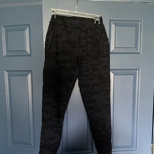 ALPHALETE BLUE CAMO JOGGERS
